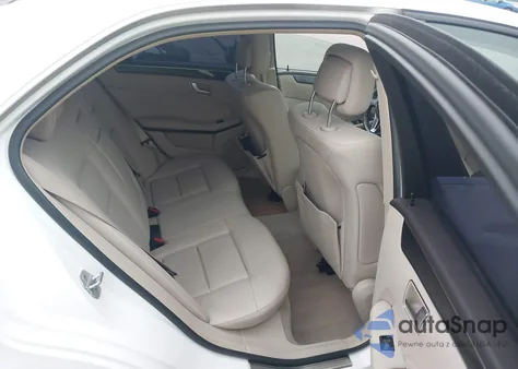 2014 Mercedes-Benz E 350 z USA, uszkodzony, nr VIN WDDHF5KB8EA806107